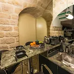 Le Marais - Place Des Vosges - Tournelles 86