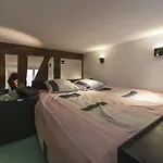 Le Marais - Place Des Vosges - Tournelles 86