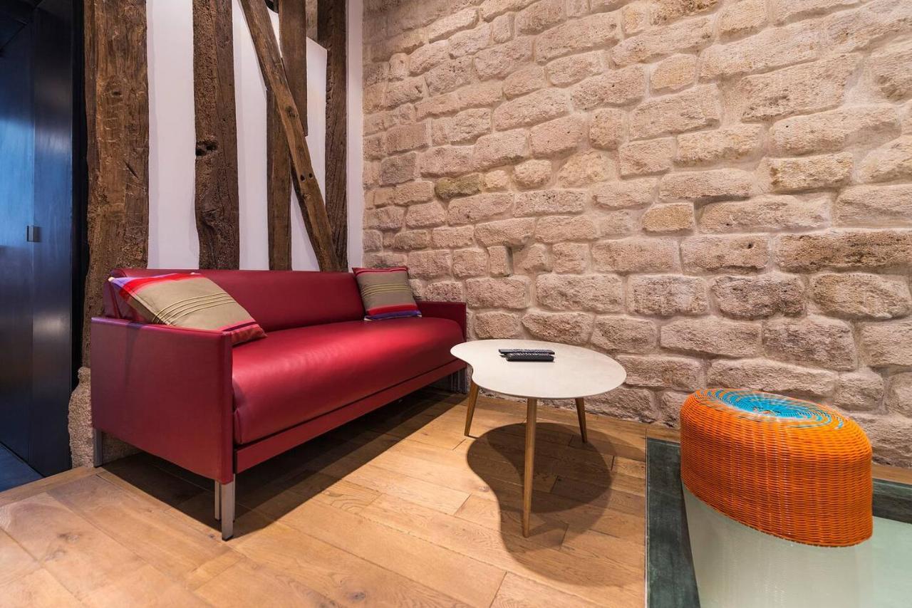 Le Marais - Place Des Vosges - Tournelles 86 * Parigi